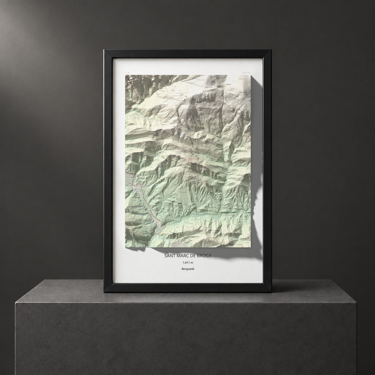 Mapa de relieve de Sant Marc de Brocà, 1611 m, Berguedà, lámina 100 Cims de Trobart. Presentación enmarcada. 61 × 91 cm.