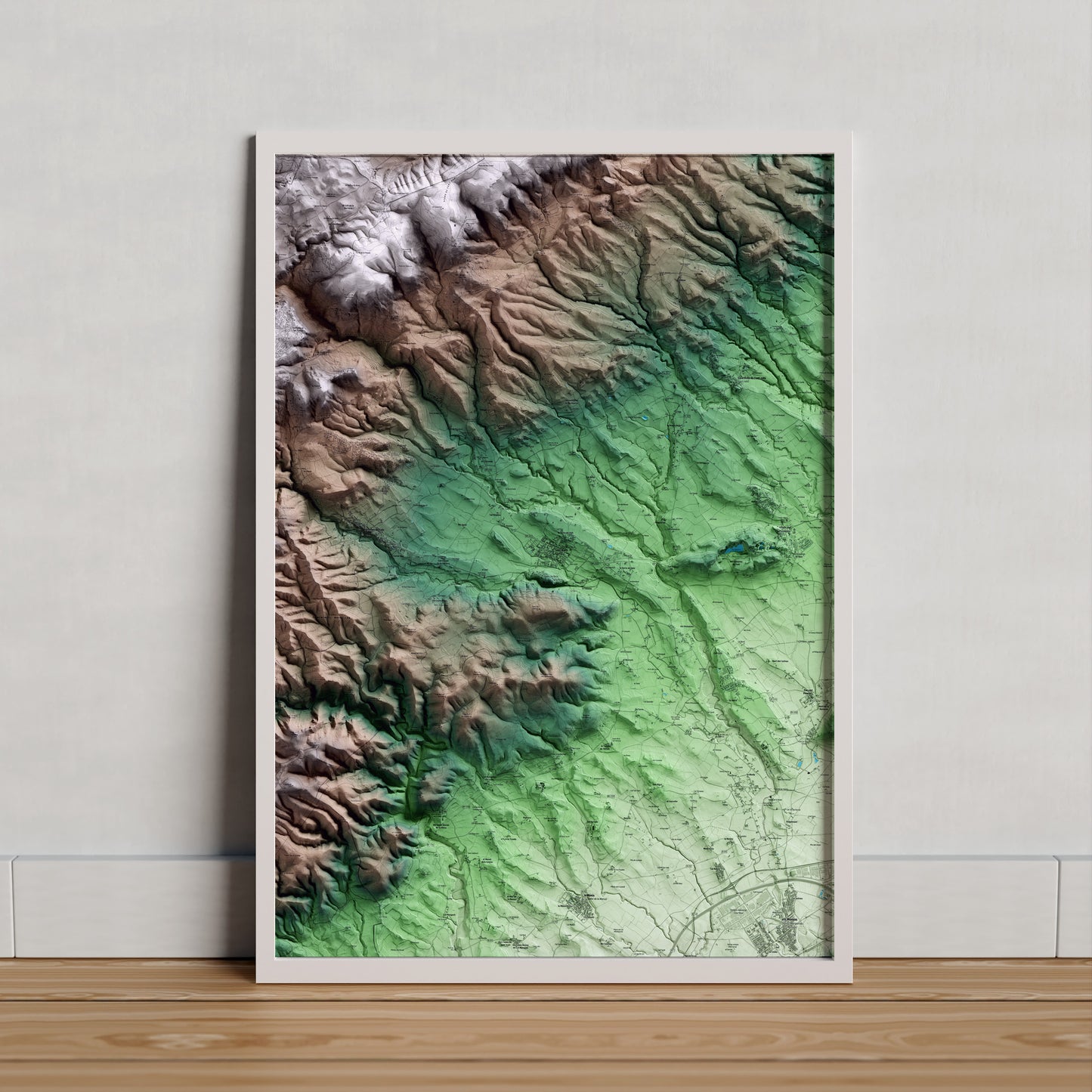 Mapa artístico del relieve de Sant Martí Sarroca, al Alt Penedès, con 15 km de entorno y base topográfica ICGC. Presentación enmarcada.