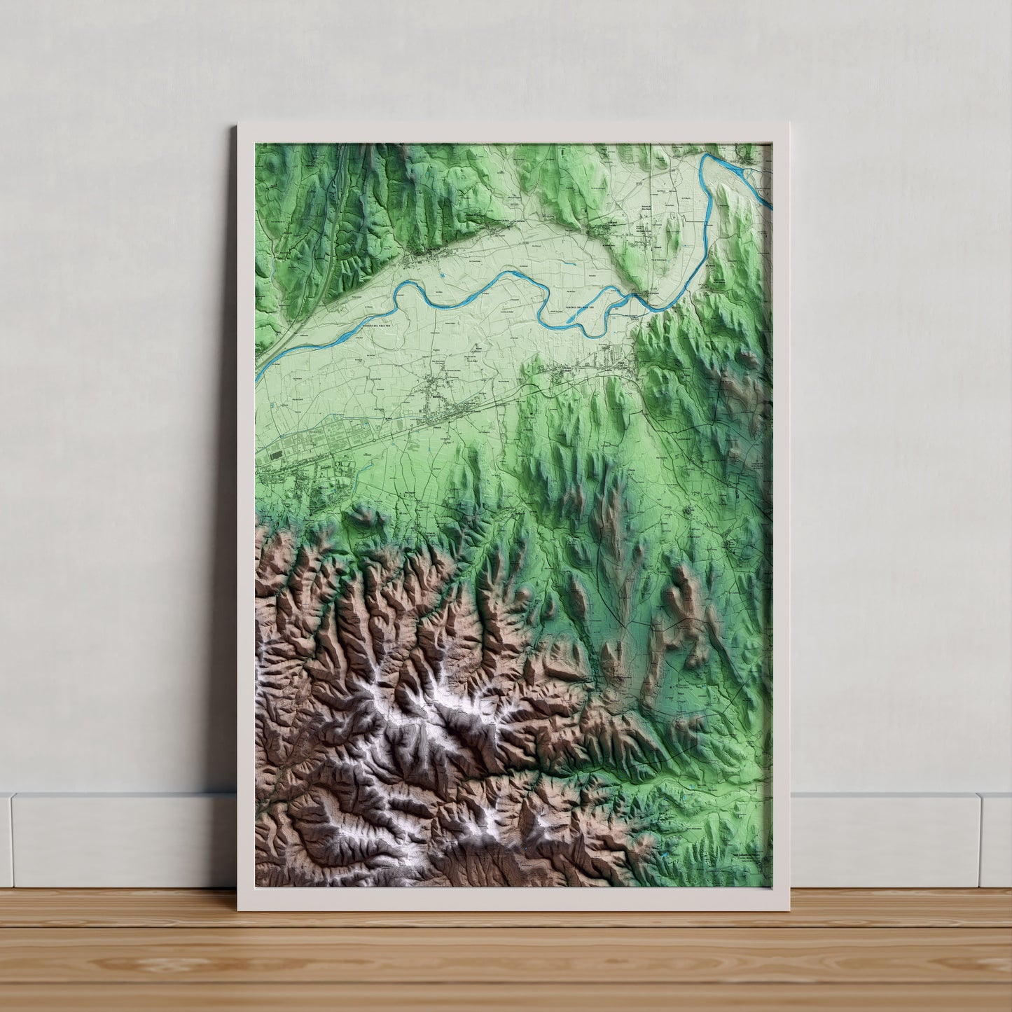 Mapa artístico del relieve de Sant Martí Vell, al Gironès, con 15 km de entorno y base topográfica ICGC. Presentación enmarcada.