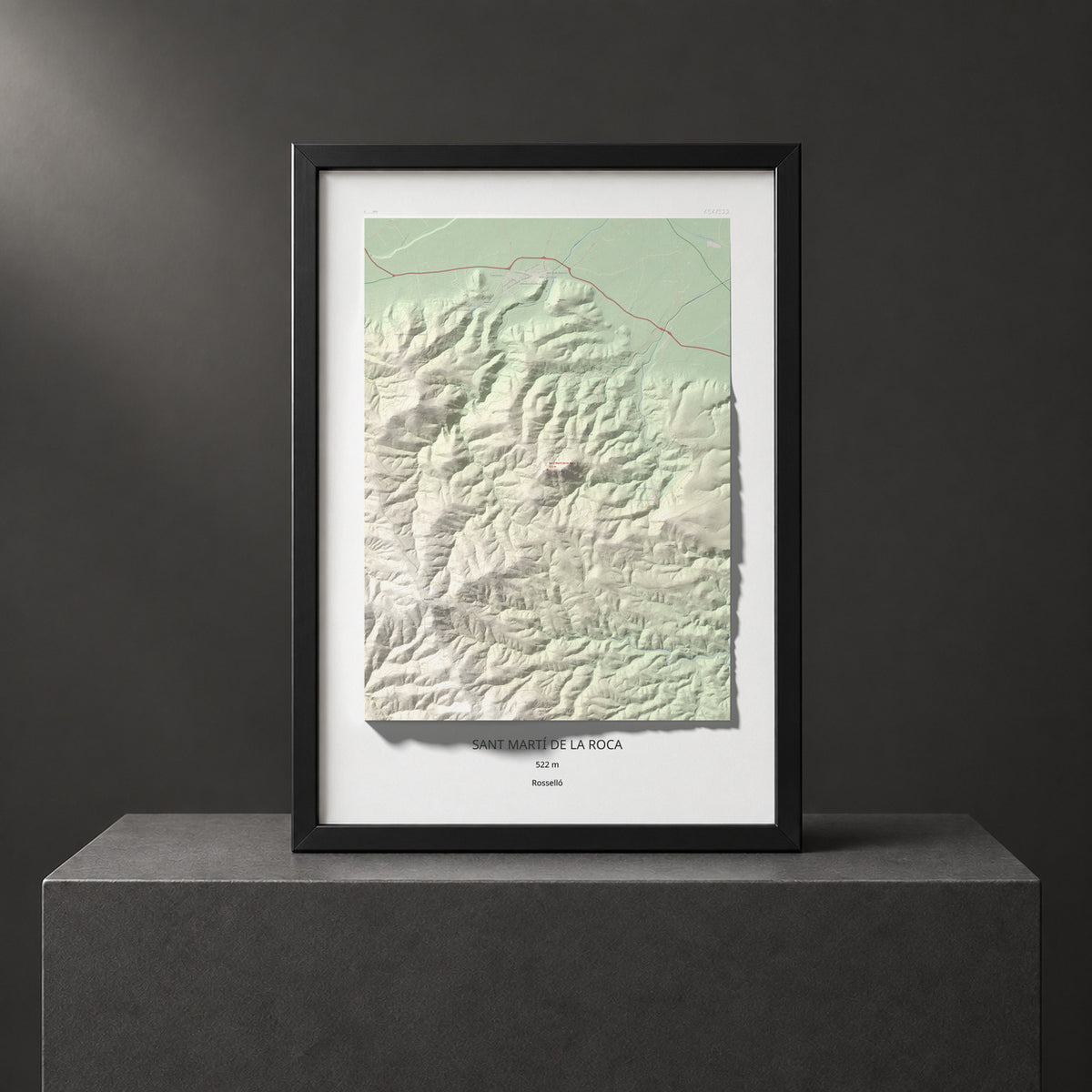 Mapa de relieve de Sant Martí de la Roca, 522 m, Rosselló, lámina 100 Cims de Trobart. Presentación enmarcada. 70 × 100 cm.