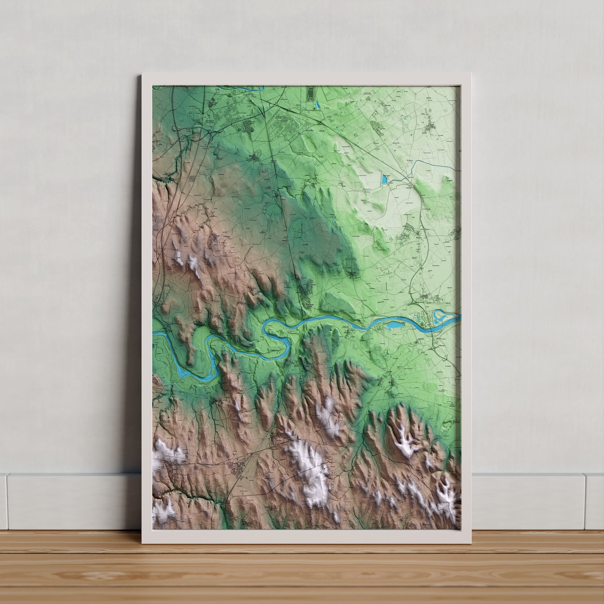 Mapa artístico del relieve de Sant Miquel de Fluvià, al Alt Empordà, con 15 km de entorno y base topográfica ICGC. Presentación enmarcada.