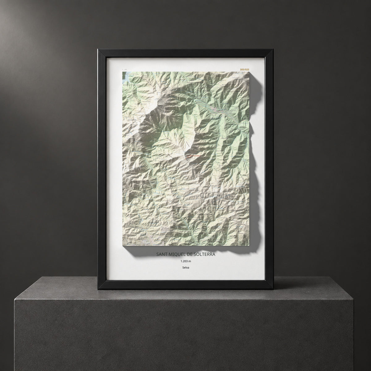 Mapa de relieve de Sant Miquel de Solterra, 1203 m, Selva, lámina 100 Cims de Trobart. Presentación enmarcada. 50 × 70 cm.