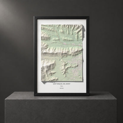 Mapa de relieve de Sant Miquel del Mont, 793 m, Garrotxa, lámina 100 Cims de Trobart. Presentación enmarcada. 61 × 91 cm.
