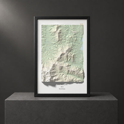 Mapa de relieve de Sant Patllari, 646 m, Pla de l'Estany, lámina 100 Cims de Trobart. Presentación enmarcada. 61 × 91 cm.