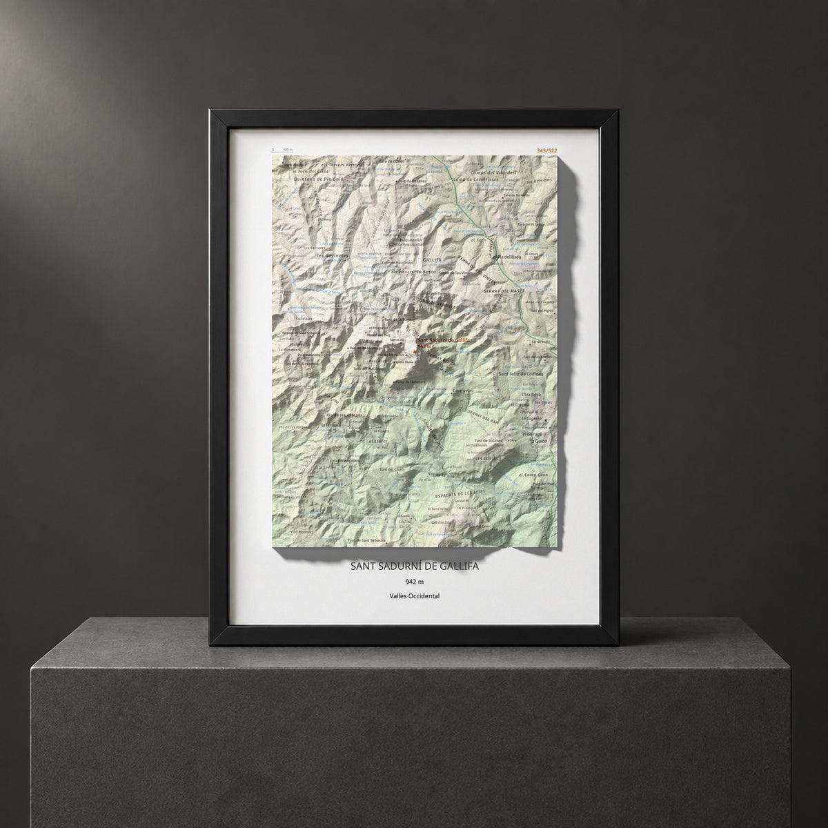 Mapa de relieve de Sant Sadurní de Gallifa, 942 m, Vallès Occidental, lámina 100 Cims de Trobart. Presentación enmarcada. 30 × 40 cm.