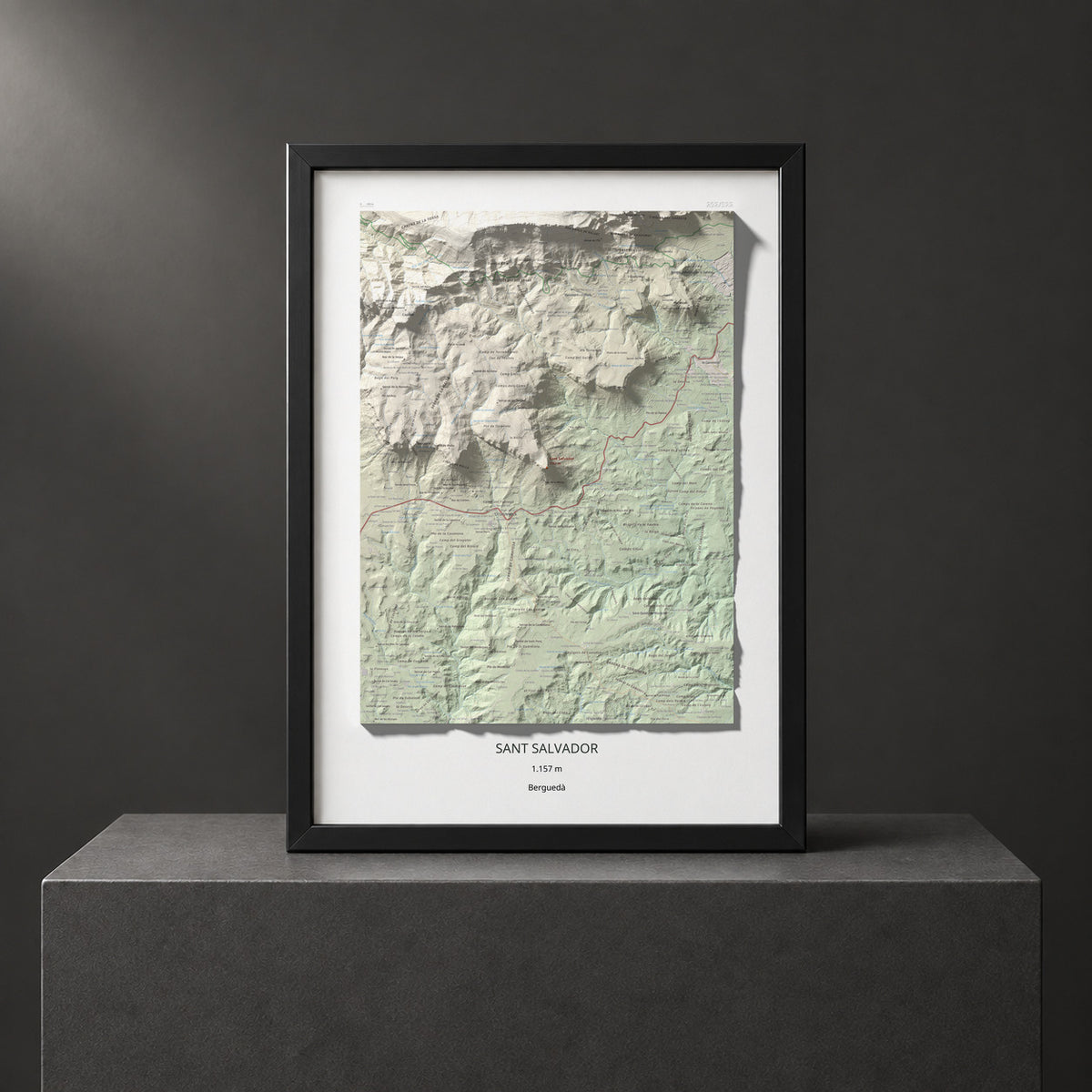 Mapa de relieve de Sant Salvador, 1157 m, Berguedà, lámina 100 Cims de Trobart. Presentación enmarcada. 50 × 70 cm.