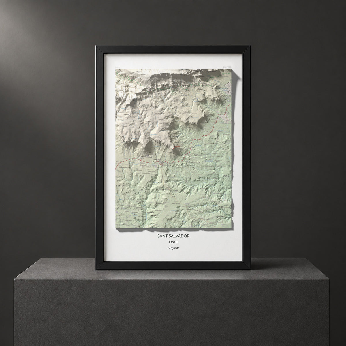 Mapa de relieve de Sant Salvador, 1157 m, Berguedà, lámina 100 Cims de Trobart. Presentación enmarcada. 61 × 91 cm.