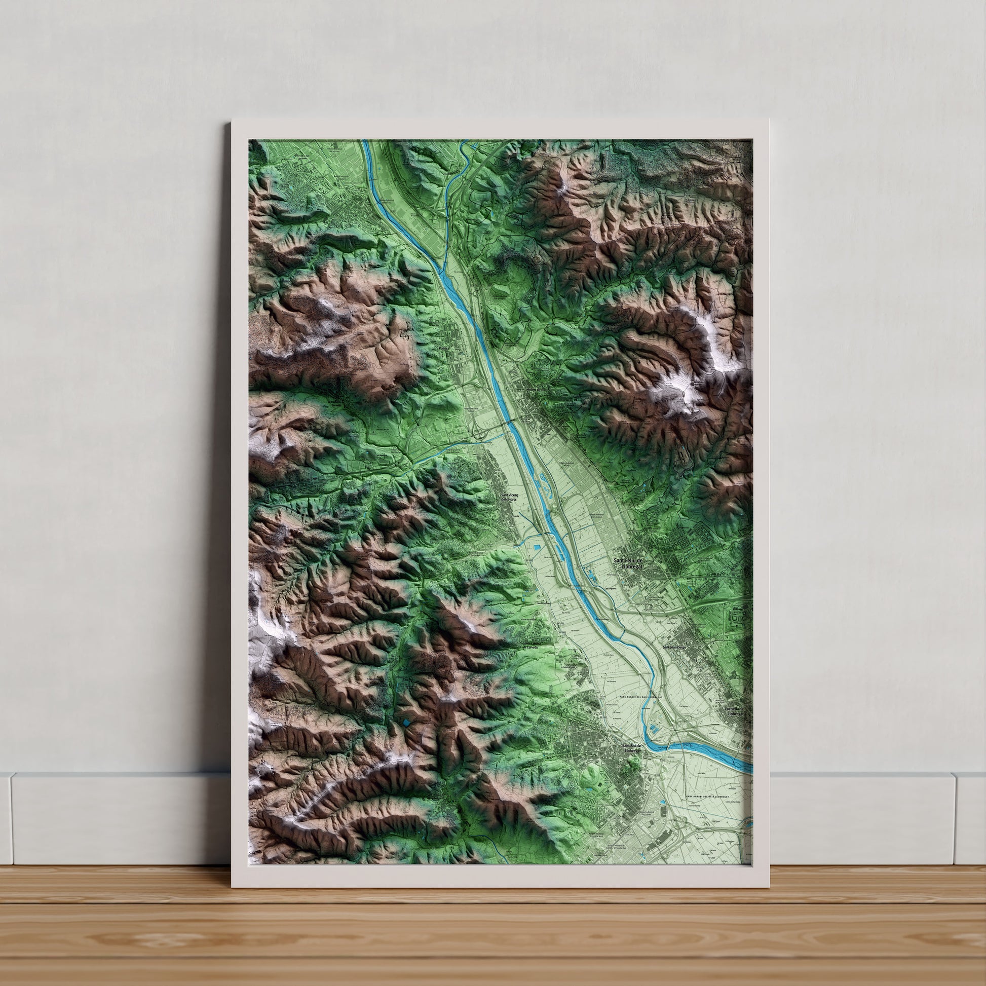 Mapa artístico del relieve de Sant Vicenç dels Horts, al Baix Llobregat, con 15 km de entorno y base topográfica ICGC. Presentación enmarcada.
