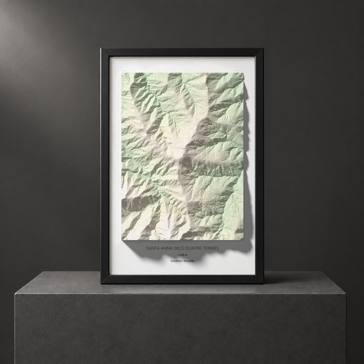Mapa de relieve de Santa Anna dels Quatre Termes, 1348 m, Conflent · Rosselló, lámina 100 Cims de Trobart. Presentación enmarcada. 61 × 91 cm.