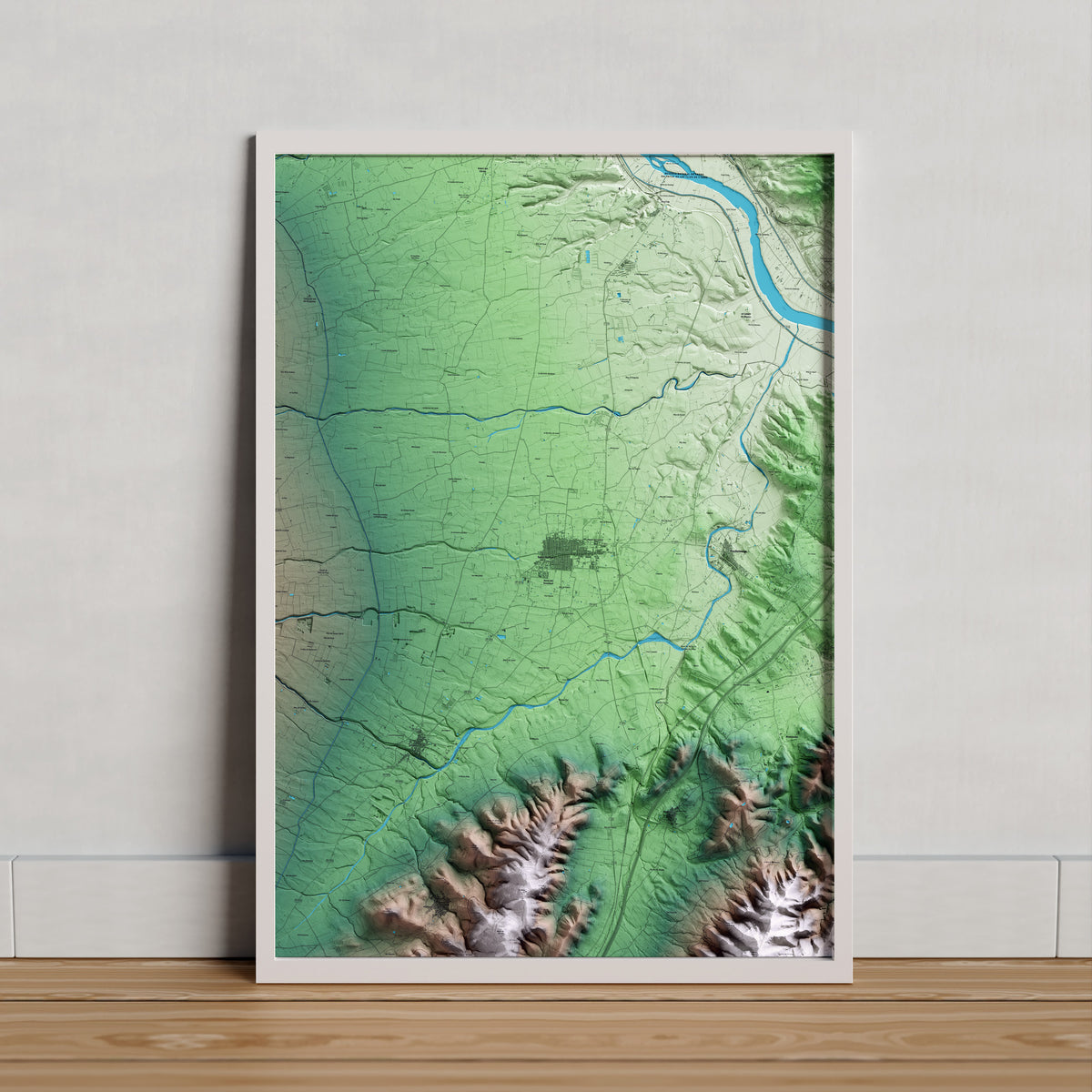 Mapa artístico del relieve de Santa Bàrbara, al Montsià, con 15 km de entorno y base topográfica ICGC. Presentación enmarcada.