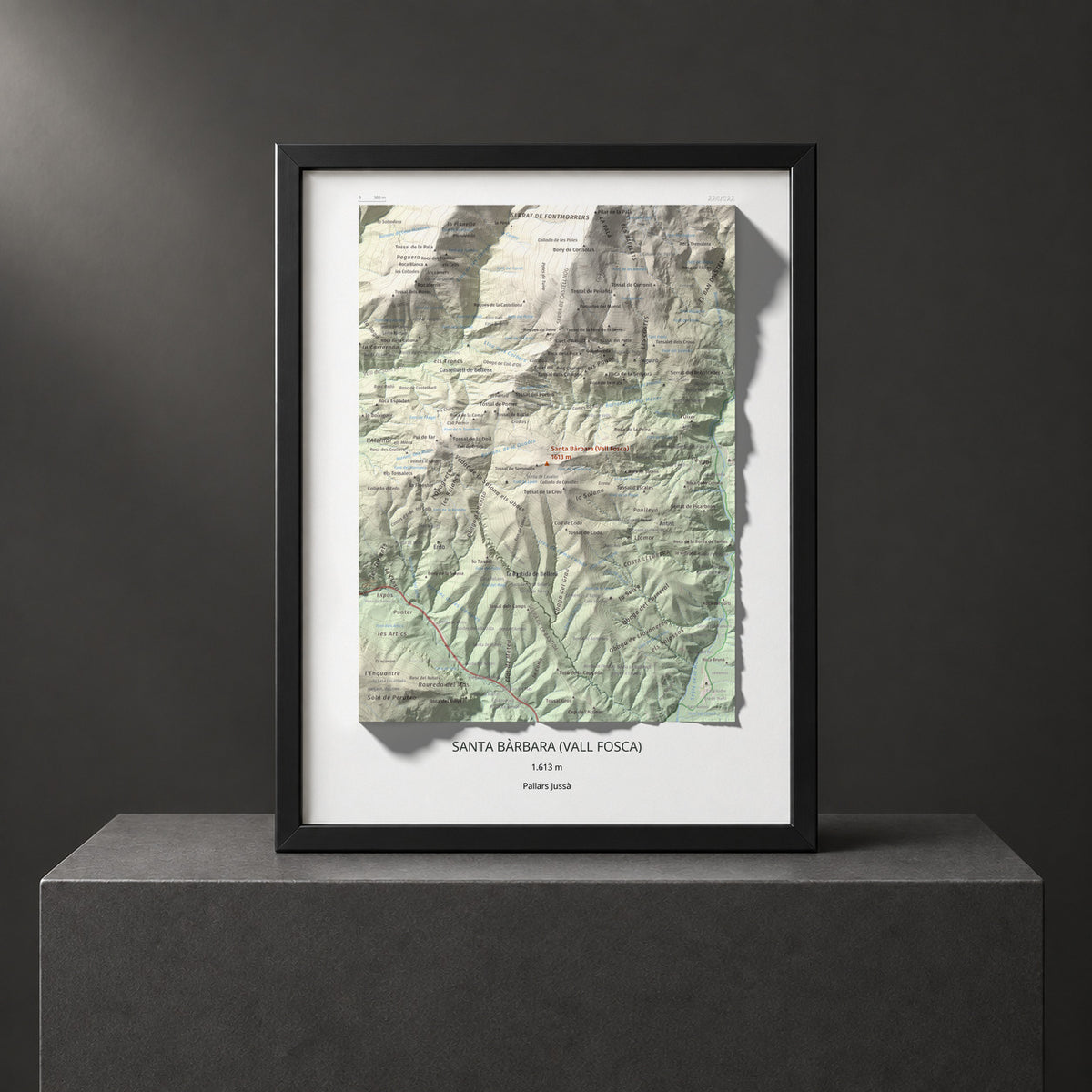 Mapa de relieve de Santa Bàrbara (Vall Fosca), 1613 m, Pallars Jussà, lámina 100 Cims de Trobart. Presentación enmarcada. 30 × 40 cm.