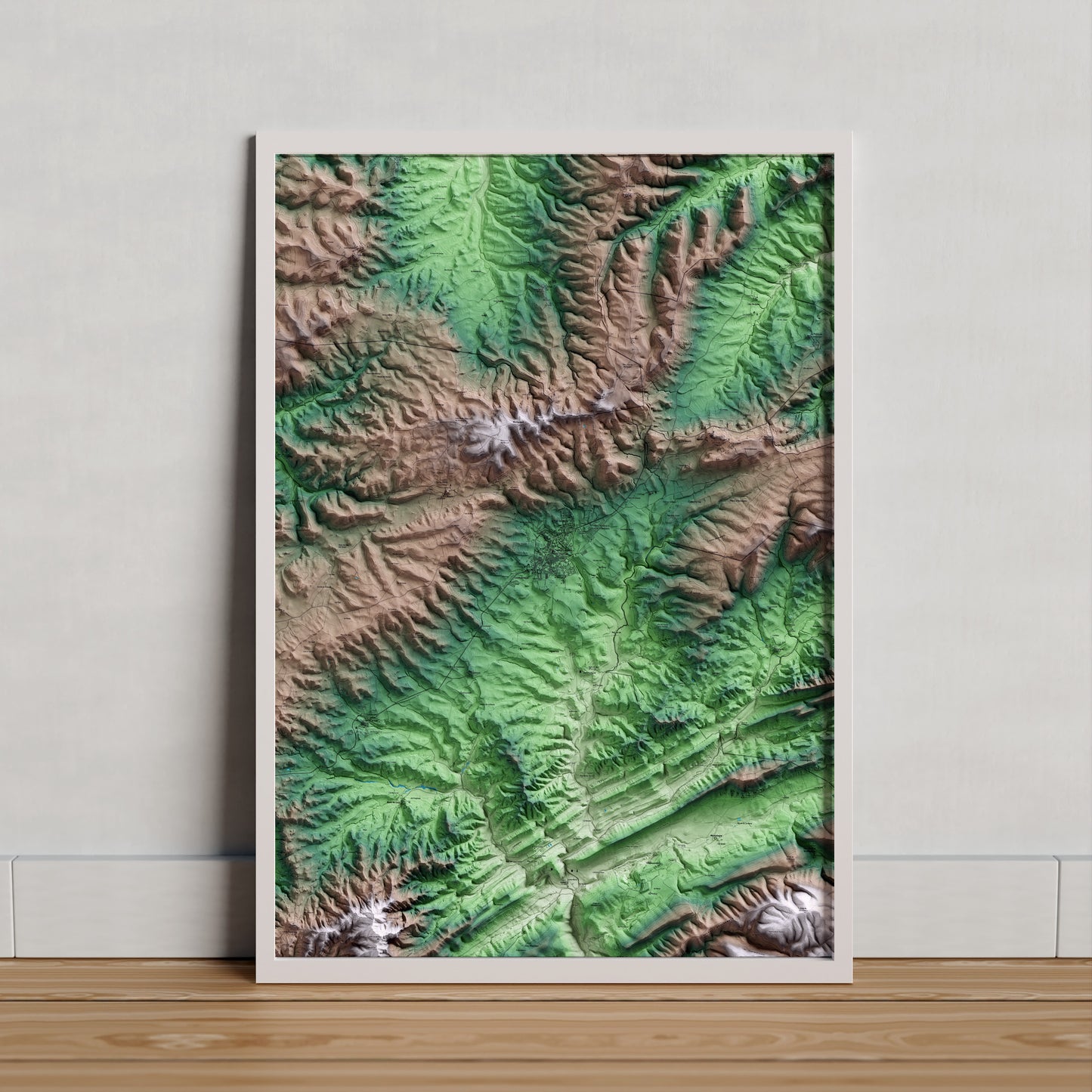 Mapa artístico del relieve de Santa Coloma de Queralt, a la Conca de Barberà, con 15 km de entorno y base topográfica ICGC. Presentación enmarcada.