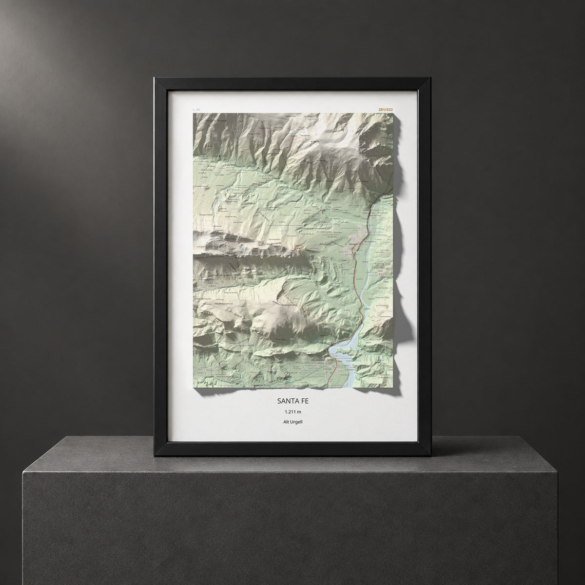 Mapa de relieve de Santa Fe, 1211 m, Alt Urgell, lámina 100 Cims de Trobart. Presentación enmarcada. 50 × 70 cm.