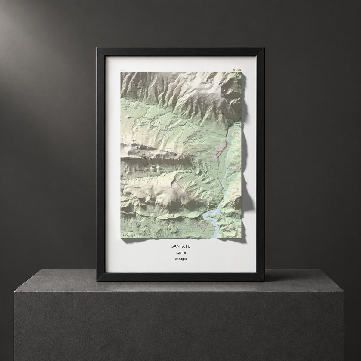 Mapa de relieve de Santa Fe, 1211 m, Alt Urgell, lámina 100 Cims de Trobart. Presentación enmarcada. 70 × 100 cm.