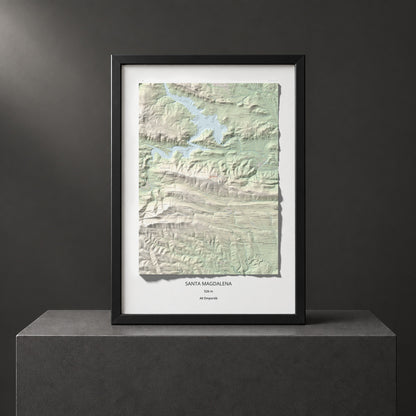 Mapa de relieve de Santa Magdalena, 526 m, Alt Empordà, lámina 100 Cims de Trobart. Presentación enmarcada. 70 × 100 cm.