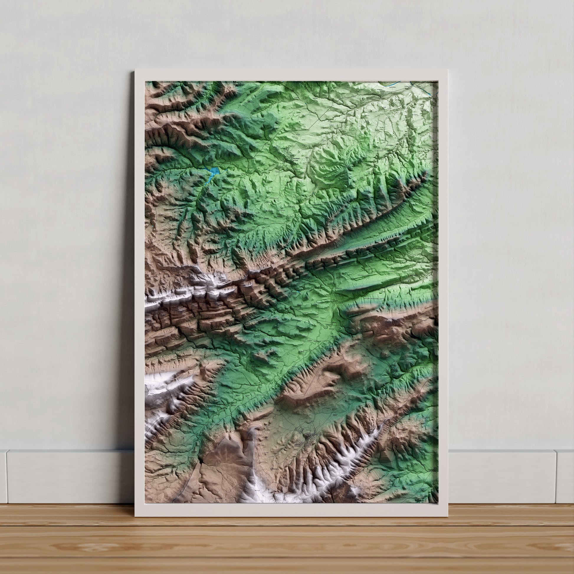 Mapa artístico del relieve de Santa Maria de Miralles, al Anoia, con 15 km de entorno y base topográfica ICGC. Presentación enmarcada.