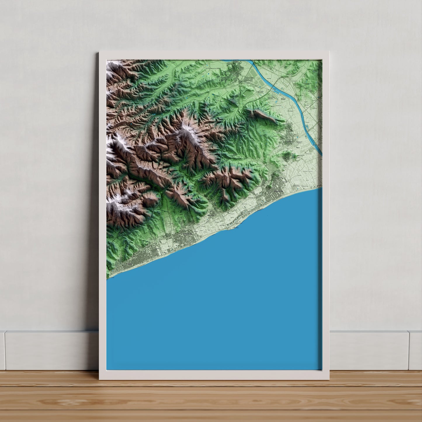 Mapa artístico del relieve de Santa Susanna, al Maresme, con 15 km de entorno y base topográfica ICGC. Presentación enmarcada.