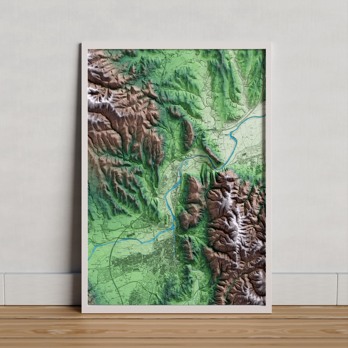 Mapa artístico del relieve de Sarrià de Ter, al Gironès, con 15 km de entorno y base topográfica ICGC. Presentación enmarcada.