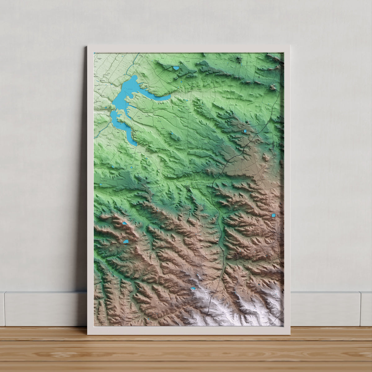 Mapa artístico del relieve de Sarroca de Lleida, al Segrià, con 15 km de entorno y base topográfica ICGC. Presentación enmarcada.