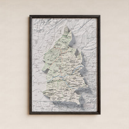 Mapa de relleu de la Segarra, amb el territori en color i l’entorn en blanc. Presentació amb marc. 21 × 30 cm. Estil Cartogràfic.
