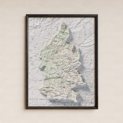 Mapa de relleu de la Segarra, amb el territori en color i l’entorn en blanc. Presentació amb marc. 30 × 40 cm. Estil Cartogràfic.
