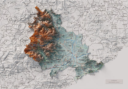 Mapa de relleu de la Selva, amb el territori en color i l’entorn en blanc. Vista completa de la làmina. 21 × 30 cm. Estil Blau i taronja.