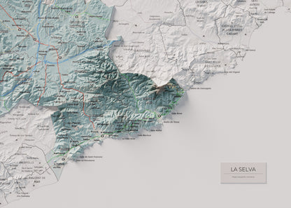 Mapa de relleu de la Selva, amb el territori en color i l’entorn en blanc. Detall de la part inferior dreta. 50 × 70 cm. Estil Blau i taronja.