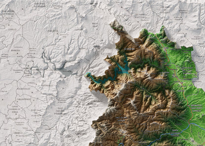 Mapa de relleu de la Selva, amb el territori en color i l’entorn en blanc. Detall de la part superior esquerra. 50 × 70 cm. Estil Clàssic.