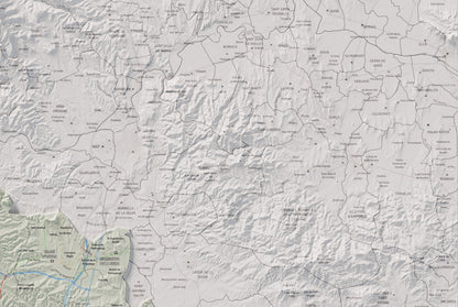 Mapa de relleu de la Selva, amb el territori en color i l’entorn en blanc. Detall de la part superior dreta. 61 × 91 cm. Estil Cartogràfic.