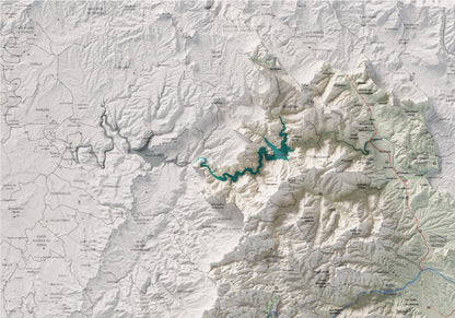 Mapa de relleu de la Selva, amb el territori en color i l’entorn en blanc. Detall de la part superior esquerra. 70 × 100 cm. Estil Cartogràfic.