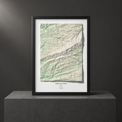 Mapa de relieve de Serra de Pinós, 928 m, Solsonès, lámina 100 Cims de Trobart. Presentación enmarcada. 50 × 70 cm.