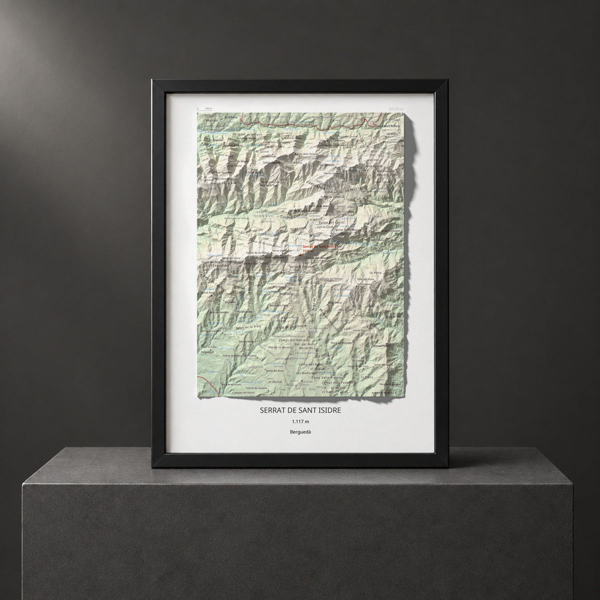 Mapa de relieve de Serrat de Sant Isidre, 1117 m, Berguedà, lámina 100 Cims de Trobart. Presentación enmarcada. 30 × 40 cm.