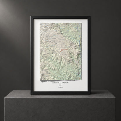 Mapa topográfico del relieve: Serrat de la Madrona, 682 m. Presentación enmarcada. 30 × 40 cm.