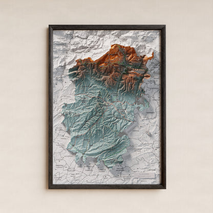 Mapa de relieve del Solsonès, con el territorio en color y el entorno en blanco. Presentación con marco. 21 × 30 cm. Estilo Azul y naranja.