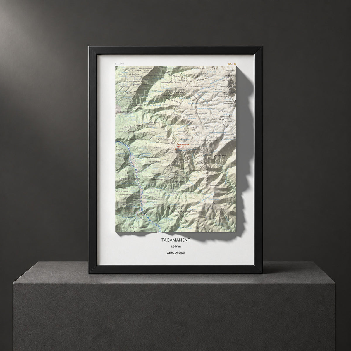 Mapa de relieve de Tagamanent, 1056 m, Vallès Oriental, lámina 100 Cims de Trobart. Presentación enmarcada. 30 × 40 cm.
