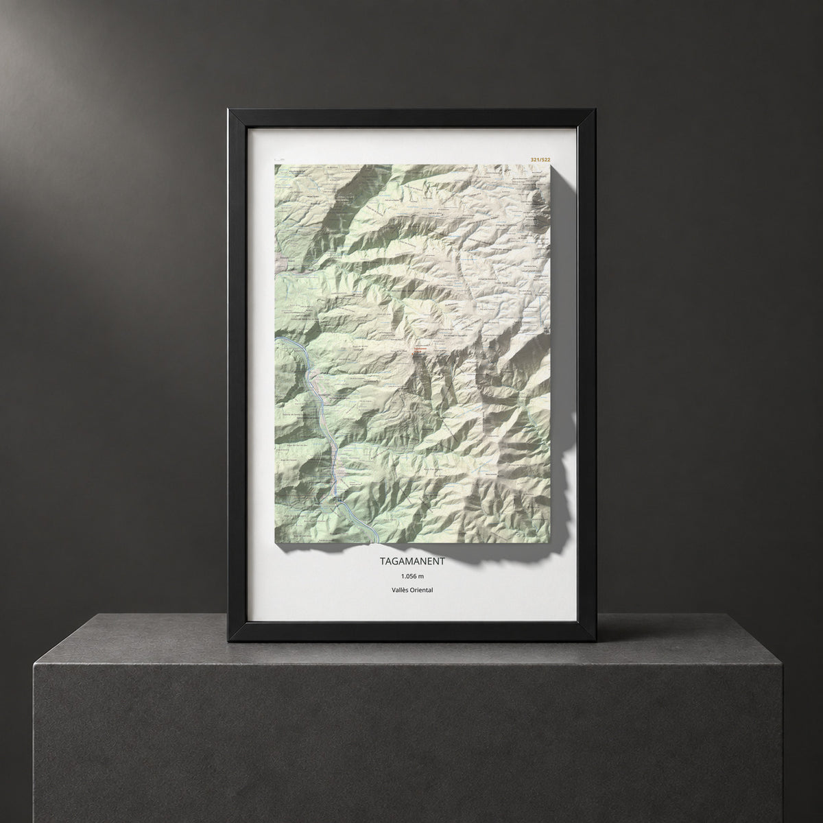 Mapa de relieve de Tagamanent, 1056 m, Vallès Oriental, lámina 100 Cims de Trobart. Presentación enmarcada. 61 × 91 cm.