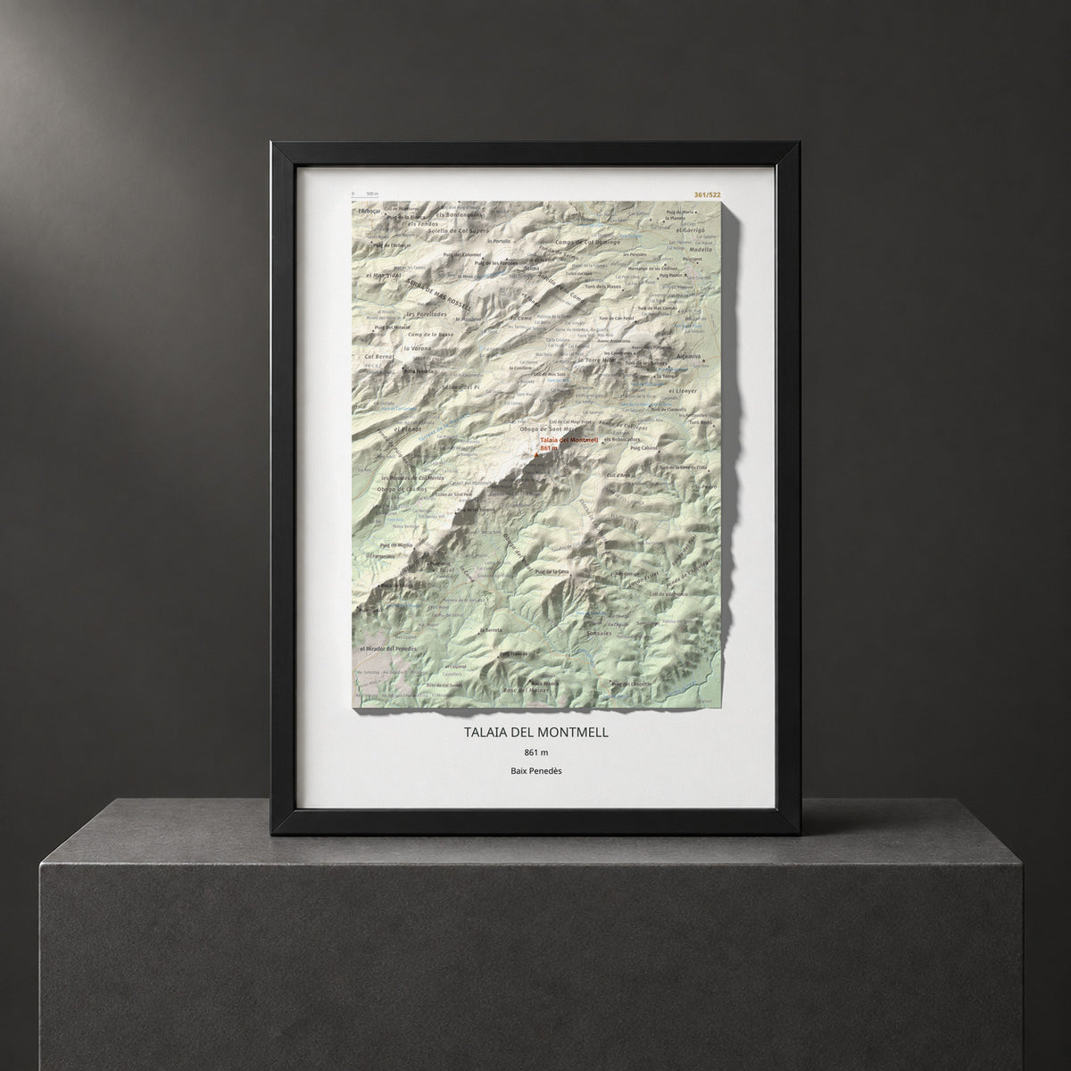 Mapa de relieve de Talaia del Montmell, 861 m, Baix Penedès, lámina 100 Cims de Trobart. Presentación enmarcada. 30 × 40 cm.
