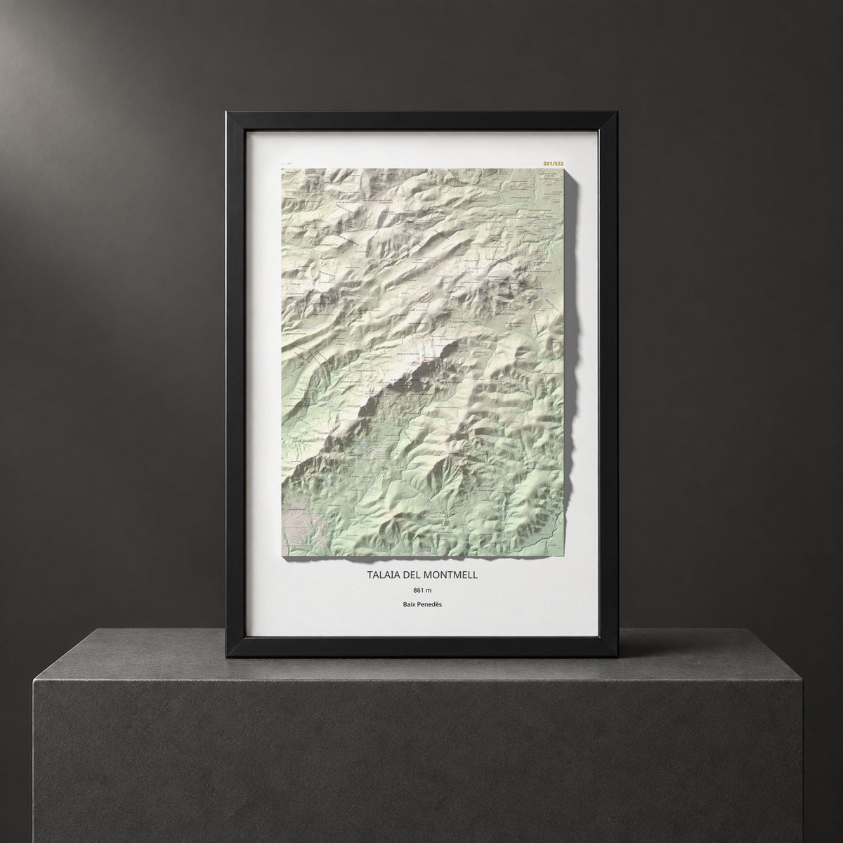 Mapa de relieve de Talaia del Montmell, 861 m, Baix Penedès, lámina 100 Cims de Trobart. Presentación enmarcada. 70 × 100 cm.