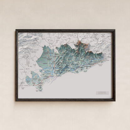 Mapa de relieve del Tarragonès, con el territorio en color y el entorno en blanco. Presentación con marco. 21 × 30 cm. Estilo Azul y naranja.