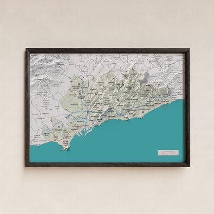 Mapa de relieve del Tarragonès, con el territorio en color y el entorno en blanco. Presentación con marco. 21 × 30 cm. Estilo Cartográfico.
