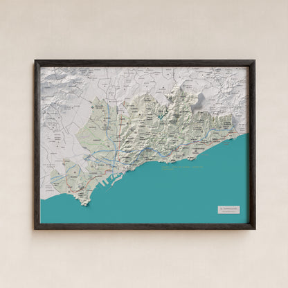 Mapa de relieve del Tarragonès, con el territorio en color y el entorno en blanco. Presentación con marco. 30 × 40 cm. Estilo Cartográfico.