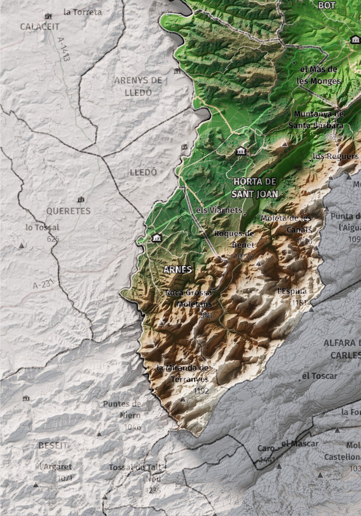 Mapa de relleu de la Terra Alta, amb el territori en color i l’entorn en blanc. Detall de la part inferior esquerra. 21 × 30 cm. Estil Clàssic.
