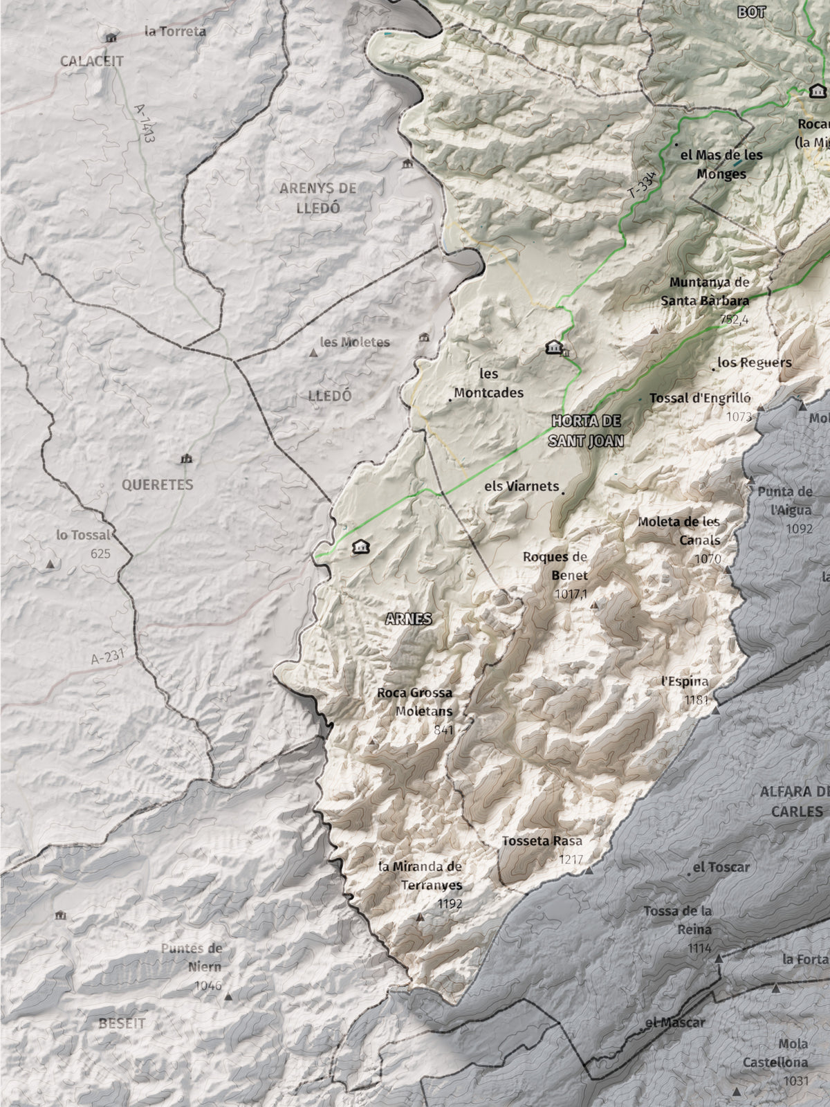 Mapa de relleu de la Terra Alta, amb el territori en color i l’entorn en blanc. Detall de la part inferior esquerra. 30 × 40 cm. Estil Cartogràfic.