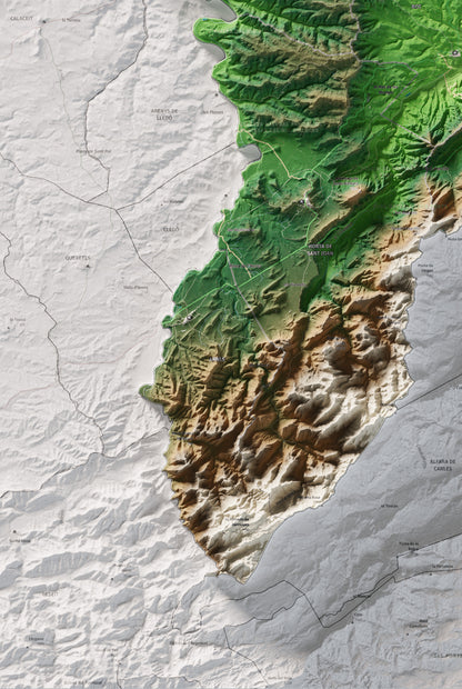 Mapa de relleu de la Terra Alta, amb el territori en color i l’entorn en blanc. Detall de la part inferior esquerra. 61 × 91 cm. Estil Clàssic.