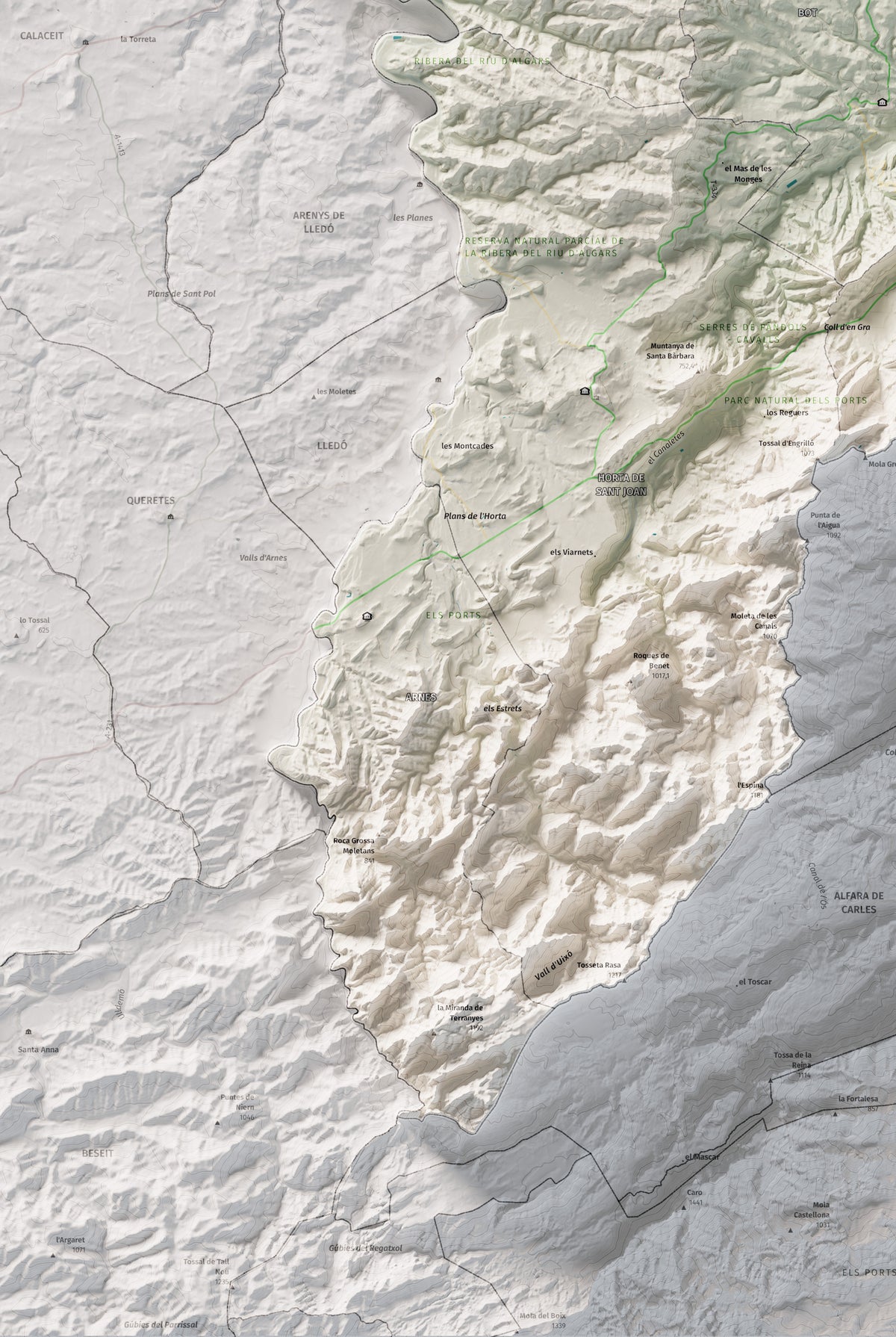 Mapa de relleu de la Terra Alta, amb el territori en color i l’entorn en blanc. Detall de la part inferior esquerra. 61 × 91 cm. Estil Cartogràfic.