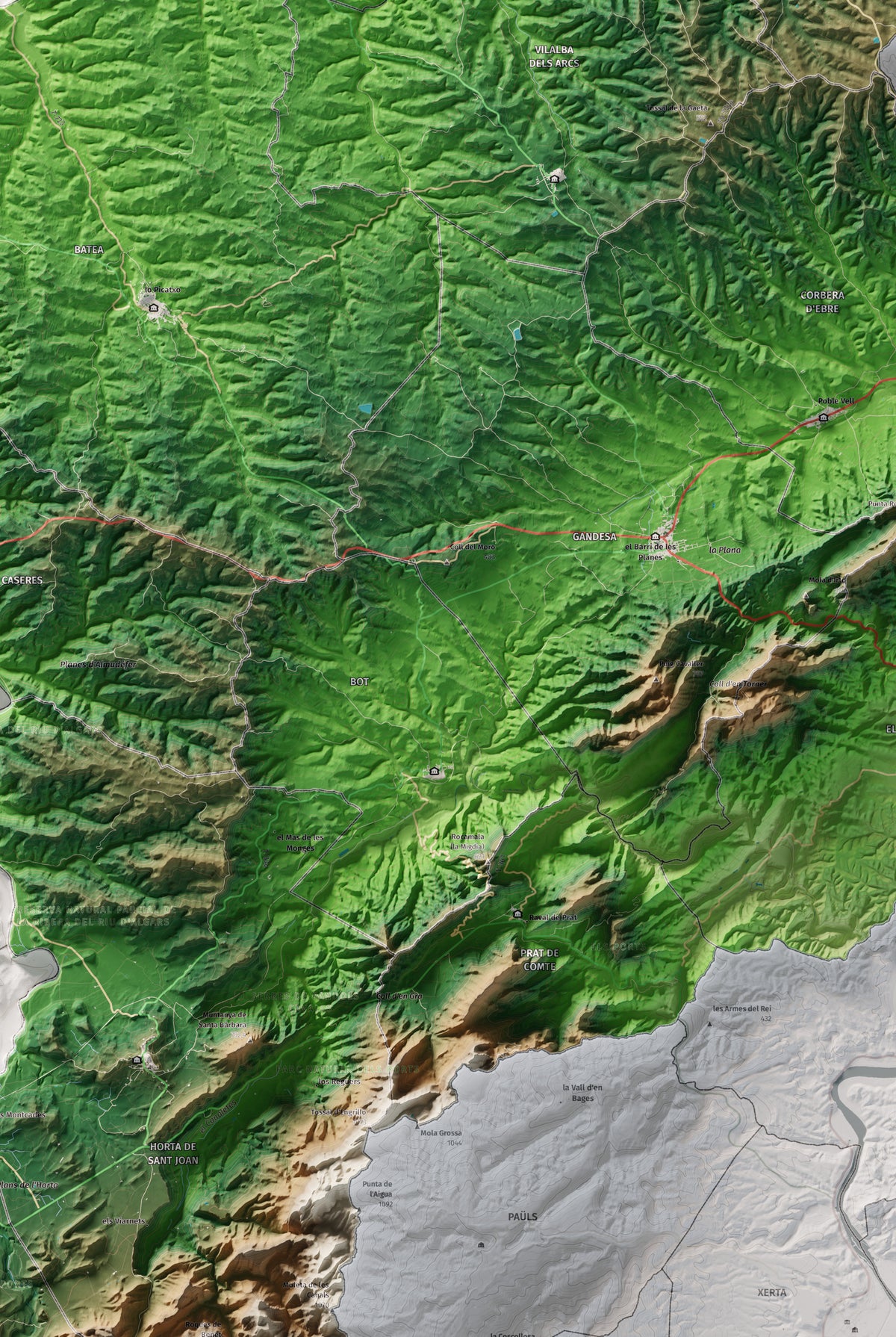 Mapa de relleu de la Terra Alta, amb el territori en color i l’entorn en blanc. Detall de la part central. 61 × 91 cm. Estil Clàssic.