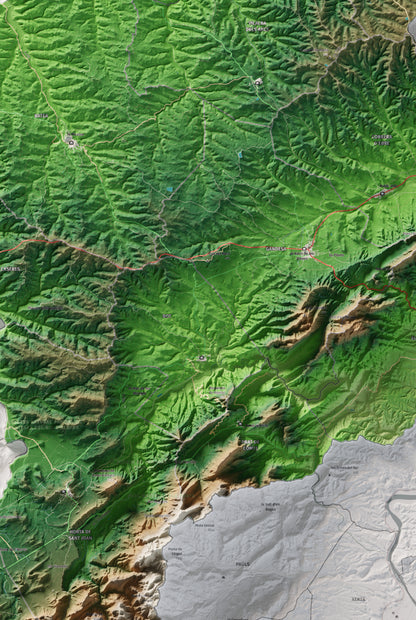 Mapa de relleu de la Terra Alta, amb el territori en color i l’entorn en blanc. Detall de la part central. 61 × 91 cm. Estil Clàssic.