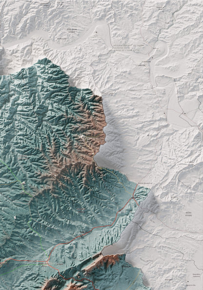 Mapa de relleu de la Terra Alta, amb el territori en color i l’entorn en blanc. Detall de la part superior dreta. 70 × 100 cm. Estil Blau i taronja.