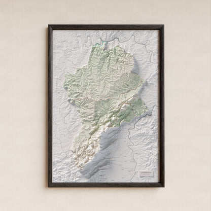 Mapa de relleu de la Terra Alta, amb el territori en color i l’entorn en blanc. Presentació amb marc. 70 × 100 cm. Estil Cartogràfic.