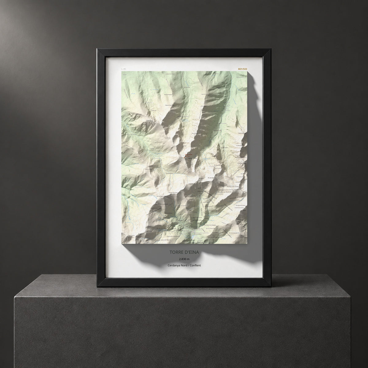 Mapa de relieve de Torre d'Eina, 2830 m, Cerdanya Nord · Conflent, lámina 100 Cims de Trobart. Presentación enmarcada. 50 × 70 cm.